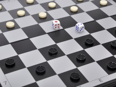 Игра настольная магнитная  шахматы / шашки / нарды "3 в 1". Размер доски 30 см х 30 см. 3144