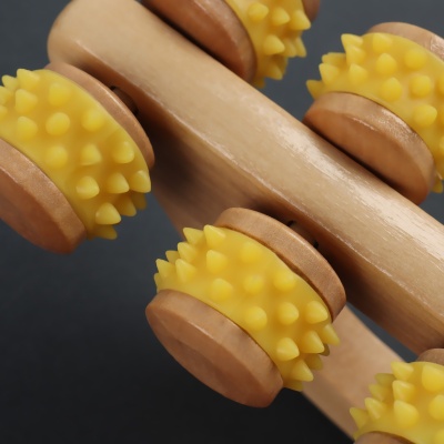 Массажер с шипами "Гусеница" универсальный, с ручкой, артикул 3738664, цвет Микс в Магазине Спорт - Пермь