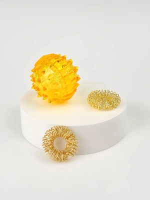 Массажер пластиковый универсальный Шарик с 2 кольцами желтый 10419979 в Магазине Спорт - Пермь